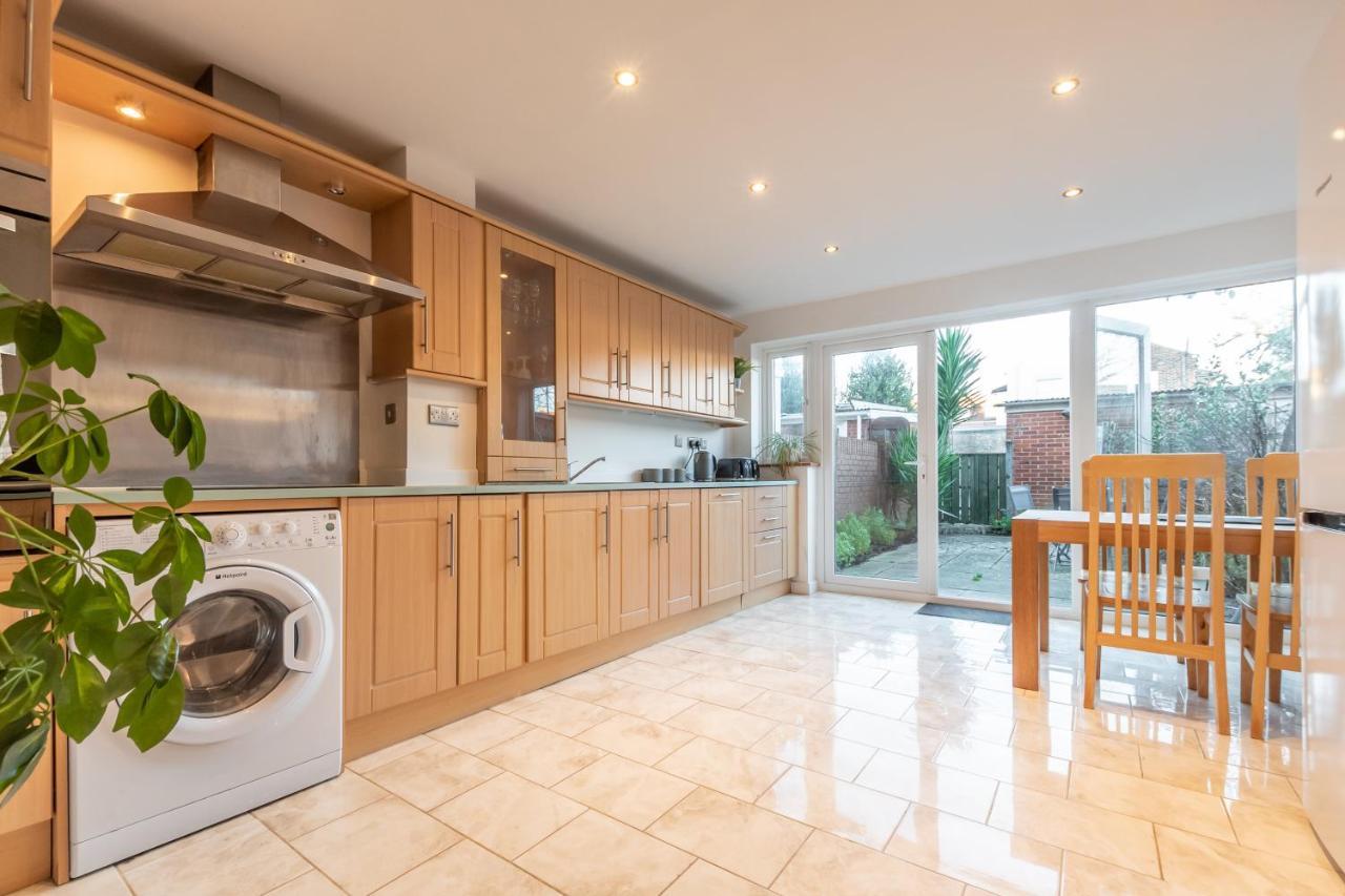 Best Price! Large Home For 4 - Smart Tv - Comfy Beds - Garden - 4 Single Beds Or 2 Doubles! Πόρτσμουθ Εξωτερικό φωτογραφία